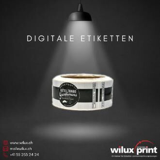 Rolle mit digitalen Etiketten, bereit für den Einsatz zur flexiblen Produktkennzeichnung in verschiedenen Branchen.