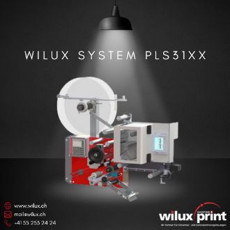 Industrielles Etikettiersystem WILUX System PLS31XX mit Inline-Thermotransferdrucker für schnelle, präzise Etikettierung. Flexibel einsetzbar für Etikettierung im Durchlauf oder Stillstand.