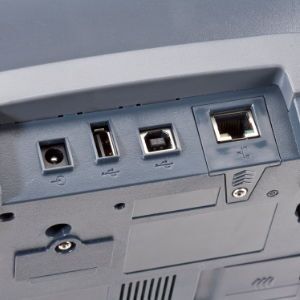 Rückseite des Honeywell Intermec PC43t Desktop Barcodedruckers, der zahlreiche Anschlussmöglichkeiten bietet