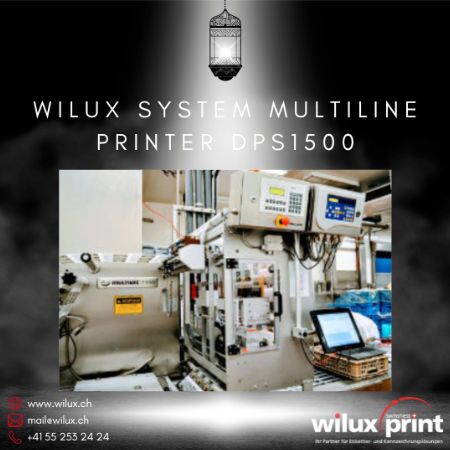 Industrieller Direktdrucker WILUX System Multiline Printer DPS1500 an einer Vakuum-Tiefzieh-Verpackungsmaschine, ausgestattet mit Thermotransferdrucker für präzise und effiziente Druckergebnisse.