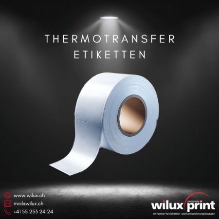 Rolle mit Thermotransfer Etiketten, ideal für präzise und langlebige Produktkennzeichnung in Industrie und Handel.