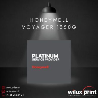 Der Honeywell Voyager 1350g Area Imager Scanner und das Platinum Service Provider Zertifikat, hervorgehoben unter einer beleuchteten Lampe. WILUX ist ein Honeywell Platinum Partner und bietet umfassende Unterstützung bei Verkauf und Integration.