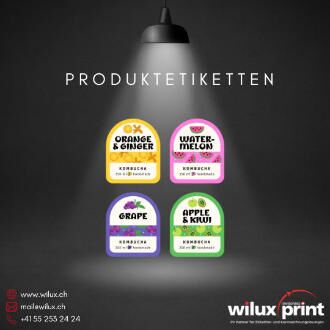 Vier bunte Produktetiketten mit verschiedenen Geschmacksrichtungen wie Orange & Ginger, Watermelon, Grape und Apple & Kiwi. Sie heben die Markenbotschaft hervor und verstärken den visuellen Eindruck eines Produkts.