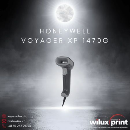 Der Honeywell Voyager XP 1470G Barcode Handscanner auf einer beleuchteten Plattform. Perfekt für den Einzelhandel und POS-Umgebungen mit hohem Verkehrsaufkommen. WILUX PRINT Logo unten rechts.