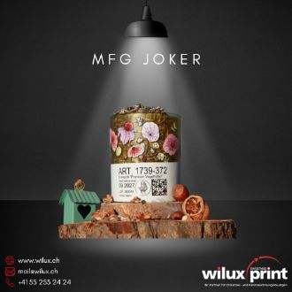 Anwendungsbeispiel für die Direktbeschriftung: Eine dekorative Dose Vogelfutter, die mit dem hochauflösenden Tintenstrahldrucker Joker eine Artikelnummer, ein MHD und einen QR-Code erhalten hat, was die Druckqualität auf farbigen Oberflächen zeigt.