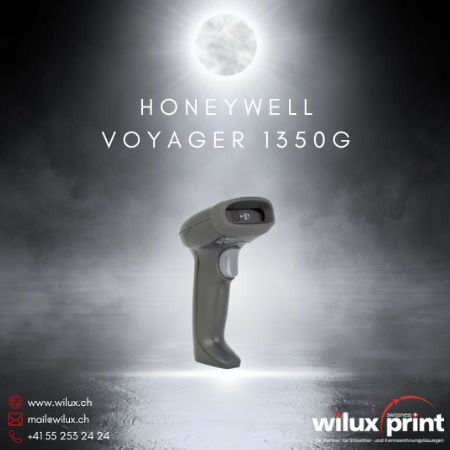 Honeywell Voyager 1350G Allzweck Barcode Handscanner auf einer beleuchteten Plattform. Leicht, ergonomisch und ideal für 1D- und 2D-Barcodes. WILUX PRINT Logo unten rechts.