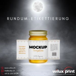 Glasbehälter mit einem Etikett, das das gesamte Produkt umhüllt, dargestellt als Mockup. Ideal für die Rundum-Etikettierung in der Lebensmittel- und Kosmetikindustrie, um eine gleichmässige, hochwertige Produktkennzeichnung zu gewährleisten.