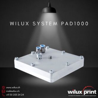 Abbildung des Blasstempels des WILUX System PAD1000 Desktop Etikettierers, der für präzises und schonendes Etikettieren empfindlicher Produkte entwickelt wurde.