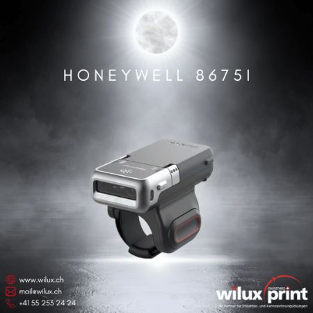 Honeywell 8675i tragbarer Barcode Scanner mit ergonomischem Design und FlexRange™-Technologie, auf einer beleuchteten Plattform. Der robuste Scanner ist ideal für Logistik, Lagerverwaltung und Einzelhandel, mit Bluetooth 5.1 und IP65-Schutz.