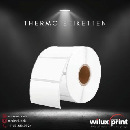 Rolle mit Thermo Etiketten für schnelle und effiziente Produktkennzeichnung ohne Tinte oder Toner – ideal für Logistik und Handel.