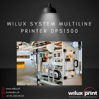 Seitliche Nahaufnahme des WILUX System Multiline Printer DPS1500, der für effiziente Direktdruckprozesse auf Verpackungen in Vakuum-Tiefziehmaschinen entwickelt wurde.