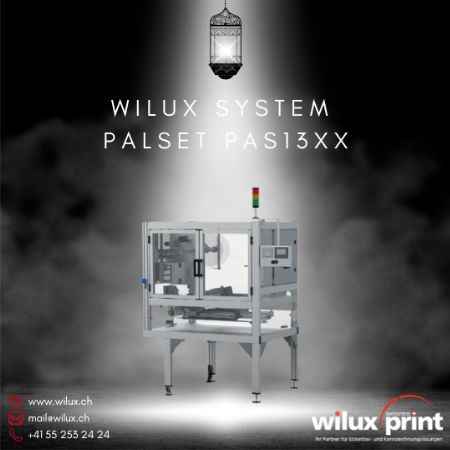 Industrielles Etikettiersystem WILUX System PalSet PAS13xx mit Inline-Thermotransferdrucker, geeignet zum Drucken und Applizieren von Etiketten auf Paletten und Logistikeinheiten, sowohl im Durchlauf als auch im Stillstand.