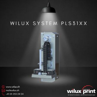 Industrielles Etikettiersystem WILUX System PLS31XX mit Pneumatikadapter für präzise Etikettierung im Stillstand, ideal für flexible und effiziente Produktkennzeichnung in der industriellen Produktion.