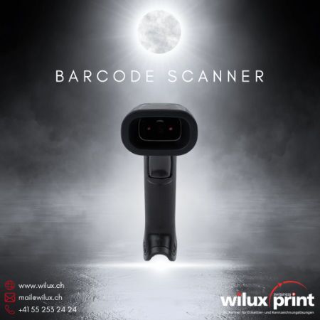 Schwarzer Barcode Scanner von WILUX PRINT unter einem beleuchteten Mond, ideal für präzise Barcode-Erfassung zur Optimierung von Etikettierung und Kennzeichnung.