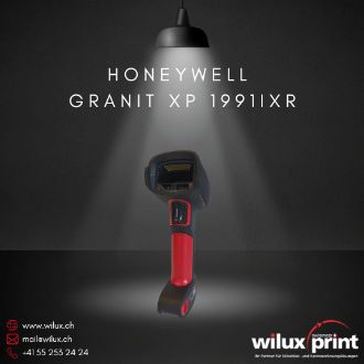 Nahaufnahme des kabellosen Honeywell Granit XP 1991iXR Barcode-Scanners in Schwarz-Rot, der für industrielle Umgebungen entwickelt wurde. Der Scanner steht aufrecht unter einem Scheinwerfer und zeigt seine robuste Bauweise.