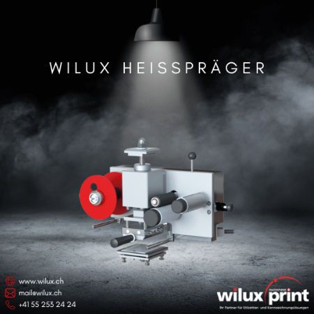 Der WILUX Heisspräger auf dunklem Hintergrund, ideal für präzise Heissprägung von Produkten und Verpackungen. Perfekte Lösung für Folien- und Goldprägung in der industriellen Veredelung.