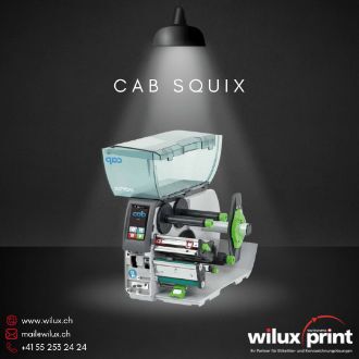 cab SQUIX 4 Zoll Etikettendrucker mit offener Haube, ideal für industrielle Kennzeichnung mit Thermodirekt- und Thermotransferdruckoptionen.