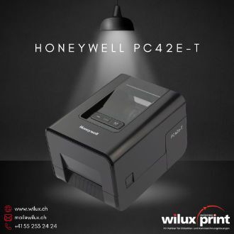 Honeywell PC42E-T Desktop-Etikettendrucker schwarze Ausführung in seitlicher Perspektive, zeigt kompakte Abmessungen 273x198x168 mm und stapelbares Design