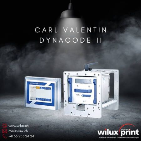 Der Carl Valentin Dynacode II Foliendirektdrucker mit Steuergerät, geeignet für den digitalen Thermotransferdruck auf Verpackungsfolien. Der Drucker bietet Flexibilität und Präzision für industrielle Produktionsprozesse.