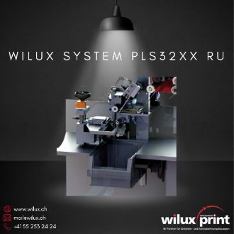 Rundum Etikettierer WILUX System PLS32XX RU mit halbautomatischem 3-Punkt-System und Öffner, ideal zur präzisen Etikettierung zylindrischer Produkte im Stillstand oder Durchlauf.