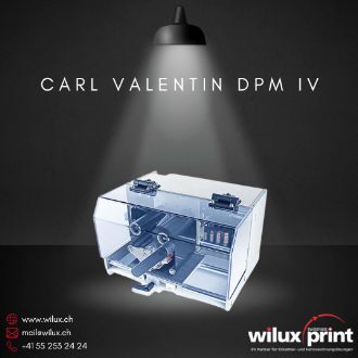 Carl Valentin DPM IV Foliendirektdrucker mit geschlossener Haube, ideal für den Schutz der Druckmechanik in industriellen Umgebungen.