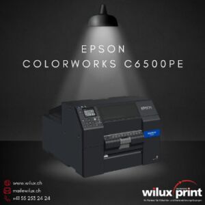 Epson ColorWorks C6500Pe Farbetikettendrucker, zeigt die rechte Seitenansicht des Geräts mit fortschrittlicher PrecisionCore™ Technologie.