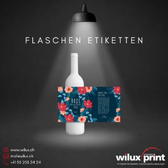 Elegante Flaschenetikettendesigns auf einer weissen Flasche, die für Rosé-Wein und andere Getränke verwendet werden, mit floralen Elementen und einem modernen Layout.